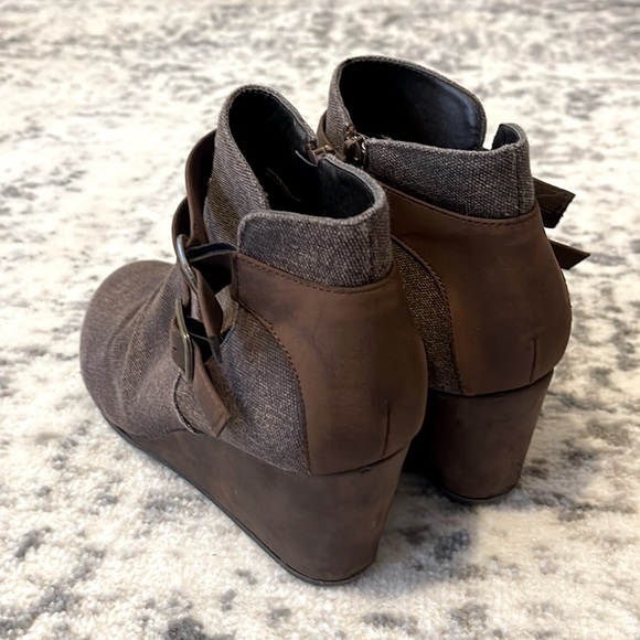 Women’s brown wedge bootie size 9 - Picture 2 of 7